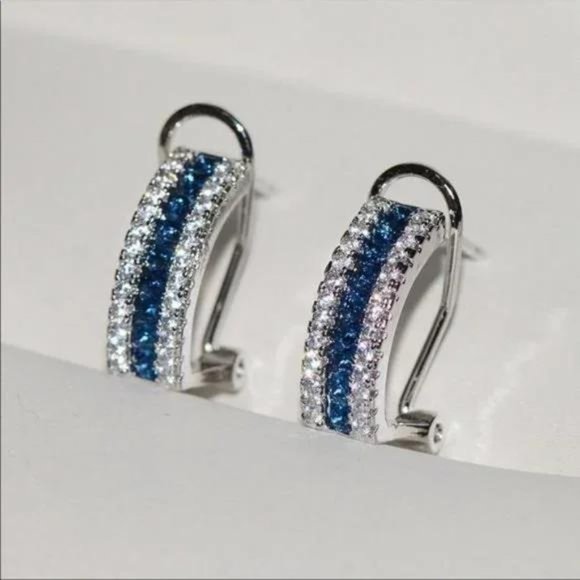 WHITE GOLD BLUE WHITE DIAMOND OMEGA STUD EARRINGS, WOW EARRINGS, CUTE EARRINGS. - Picture 3 of 3